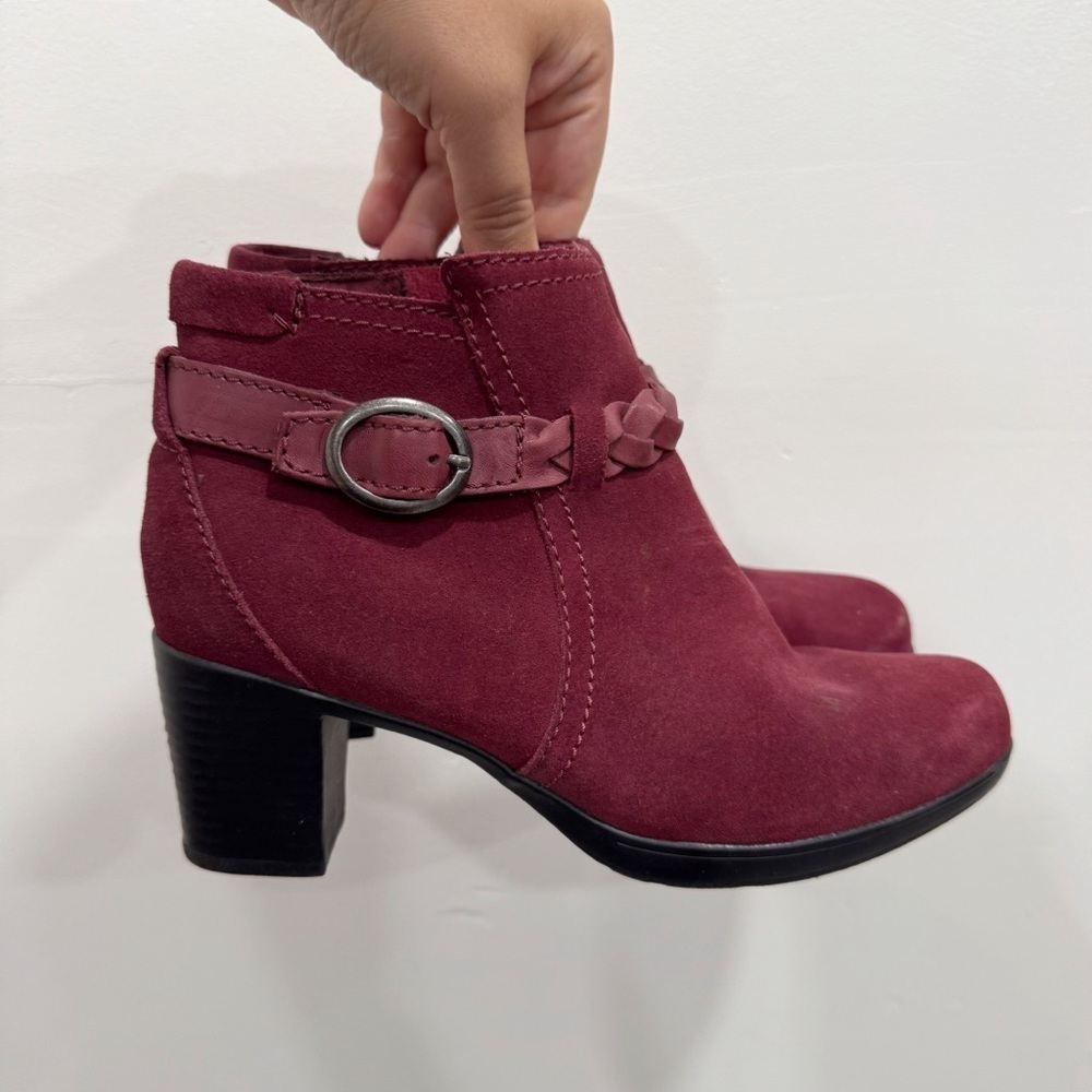 Clarks Heeled Bootie Suede Leather Burgundy Braided Detail Size 6 Classic Comfy